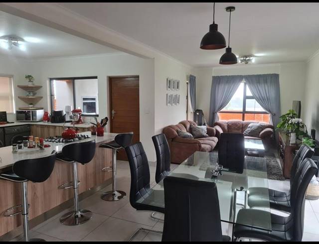 3 BEDROOM TOWNHOUSE FOR SALE IN GOLDEN FIELDS ESTATE